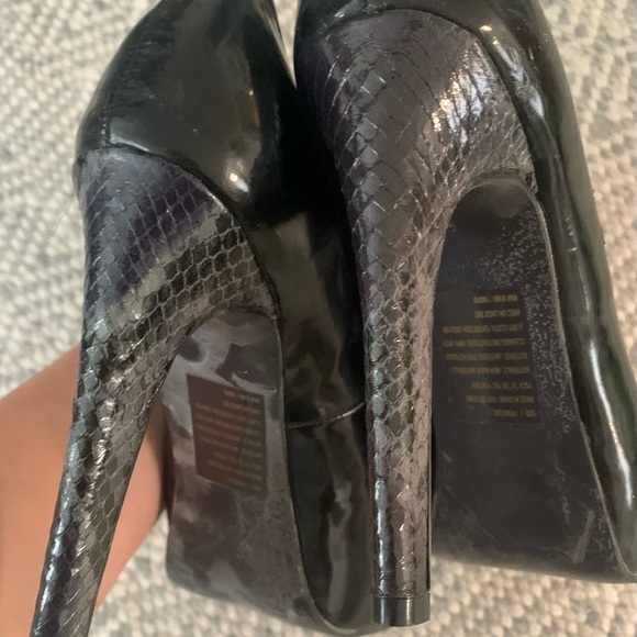 Black heels - Picture 4 of 6